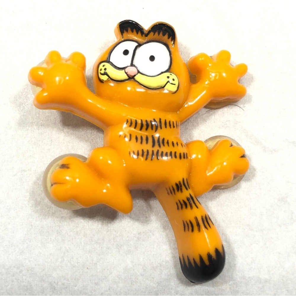 Vintage GARFIELD Plastic Lapel Pin with Suction Cups on Paws (From 1981)
